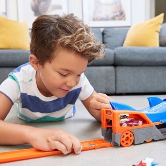 🔥 HOT WHEELS CITY 2 Battling Creatures Transporter Vehicle Set+10 Die Cast Cars - Picture 5 of 16